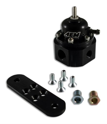 Bilde av AEM Universal Drivstofftrykkregulator -6 AN - 25-302BK