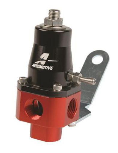 Bilde av Aeromotive universal return style EFI drivstofftrykksregulator 3/8" NPT svart/rød
