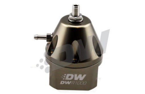 Bilde av DeatschWerks DWR1000 bensintrykkregulator 4x AN8 ORB / 1x AN6 ORB